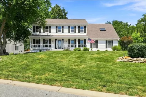 2700 NW Bent Tree Cir, Lees Summit, MO 64081