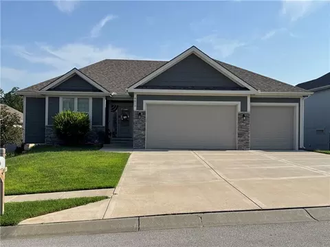 8615 NW 74th Ter, Kansas City, MO 64152