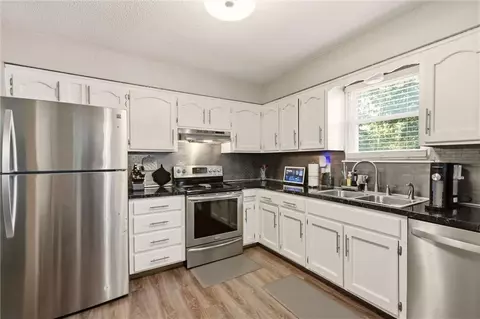 Kitchen - 20409 E Millhaven St, Independence, MO 64056 photo 4 of 4
