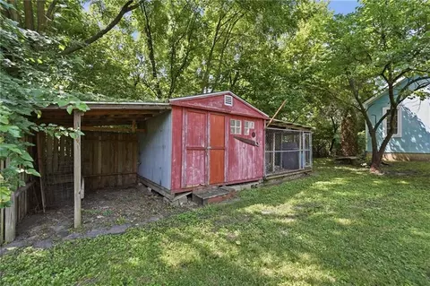 Exterior - 1109 E Gudgell Ave, Independence, MO 64055 photo 7 of 10