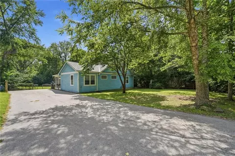 Exterior - 1109 E Gudgell Ave, Independence, MO 64055 photo 2 of 10