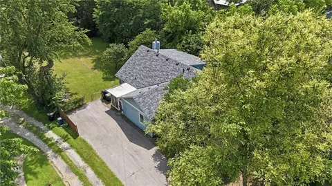 View/Area - 1109 E Gudgell Ave, Independence, MO 64055 photo 2 of 4