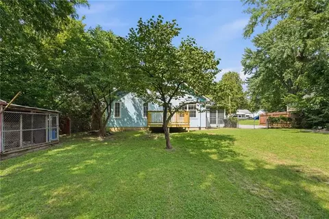Exterior - 1109 E Gudgell Ave, Independence, MO 64055 photo 6 of 10