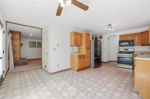 Entry Way - 1109 E Gudgell Ave, Independence, MO 64055 photo 2 of 3