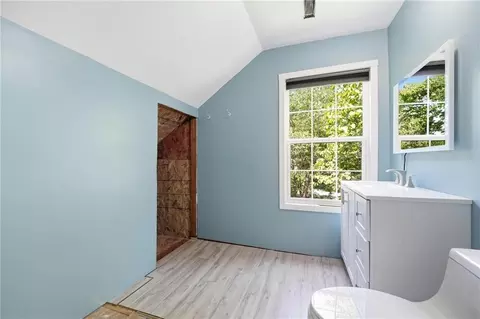 Bath - 1109 E Gudgell Ave, Independence, MO 64055 photo 6 of 6