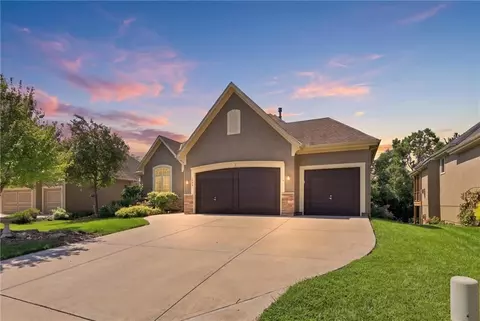 16548 S Marais Dr, Olathe, KS 66062