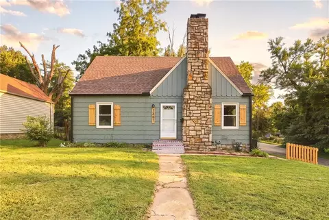 1301 E 80th St, Kansas City, MO 64131