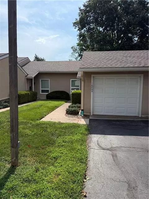 12735 W 108th Pl, Overland Park, KS 66210