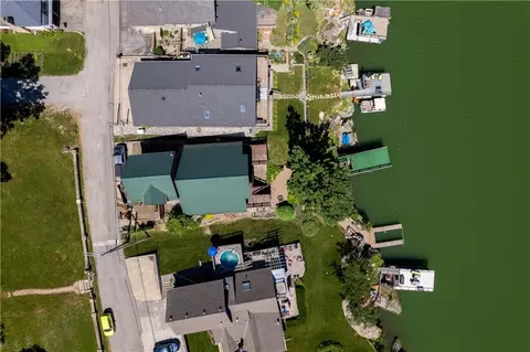 27 Beach Dr, Lake Tapawingo, MO 64015