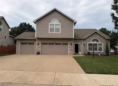 3214 Nottingham Ct, Lawrence, KS 66049