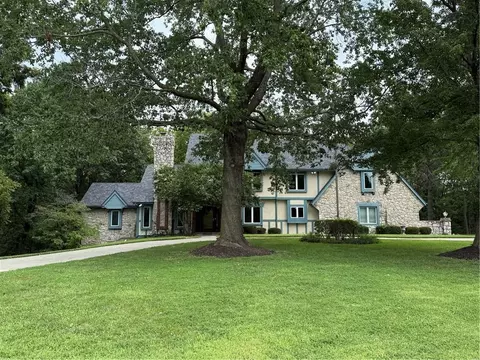 6807 Cedar Bnd, Kansas City, MO 64152
