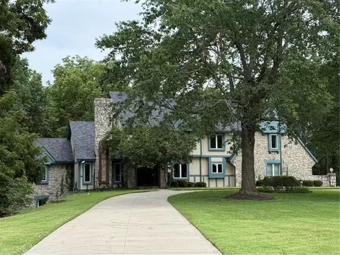 6807 Cedar Bnd, Kansas City, MO 64152