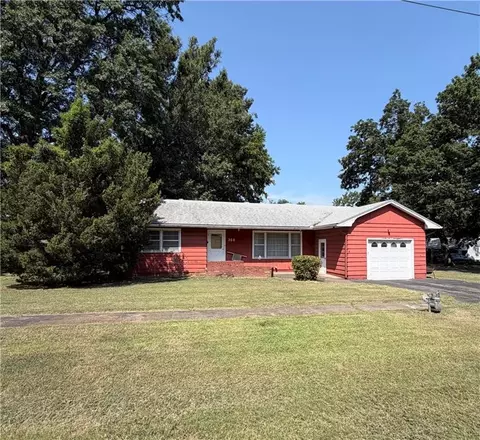 300 Huston Ave, Altamont, KS 67330