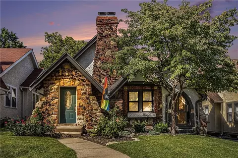 702 E 71 Ter, Kansas City, MO 64131