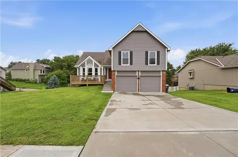 1309 NE Chowning Dr, Kansas City, MO 64155