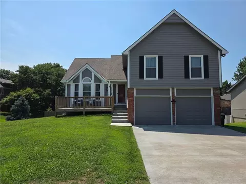 1309 NE Chowning Dr, Kansas City, MO 64155