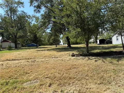 106 N Park St, El Dorado Springs, MO 64744