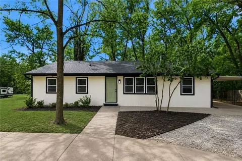 1724 S Trail Ridge Dr, Independence, MO 64050