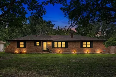 200 SW 20th Ter, Oak Grove, MO 64075