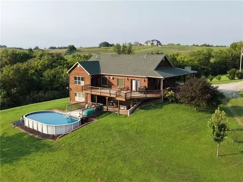 954 Tioga Rd, Wathena, KS 66090