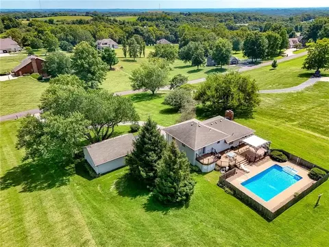 6 Delaney Dr, Saint Joseph, MO 64507