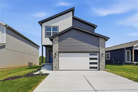 806 Glenn Cir, Raymore, MO 64083