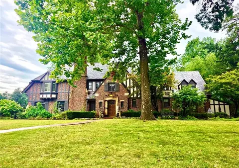 1235 W 64th St, Kansas City, MO 64113