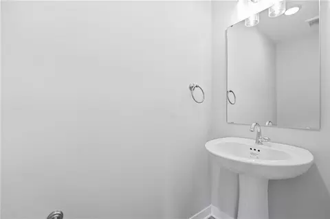 Bath - 808 Glenn Cir, Raymore, MO 64083 photo 1 of 3