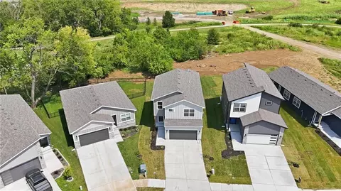 View/Area - 808 Glenn Cir, Raymore, MO 64083 photo 1 of 13