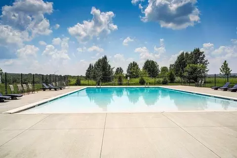 Exterior - 808 Glenn Cir, Raymore, MO 64083 photo 3 of 5