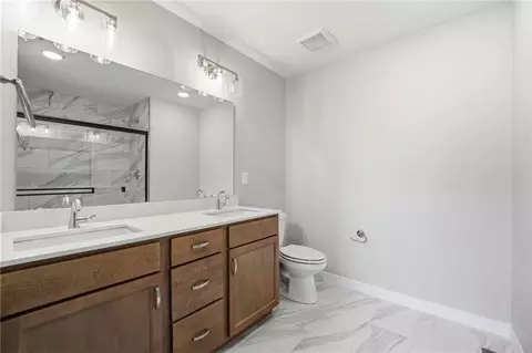 Bath - 808 Glenn Cir, Raymore, MO 64083 photo 2 of 3