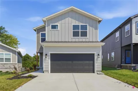 808 Glenn Cir, Raymore, MO 64083