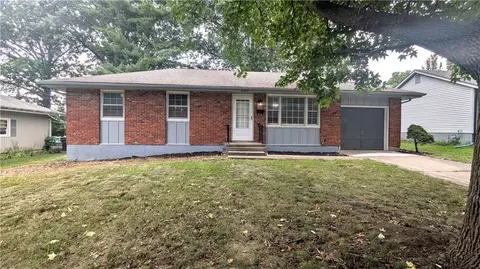 Exterior - 4002 S Hocker Ave, Independence, MO 64055 photo 2 of 4