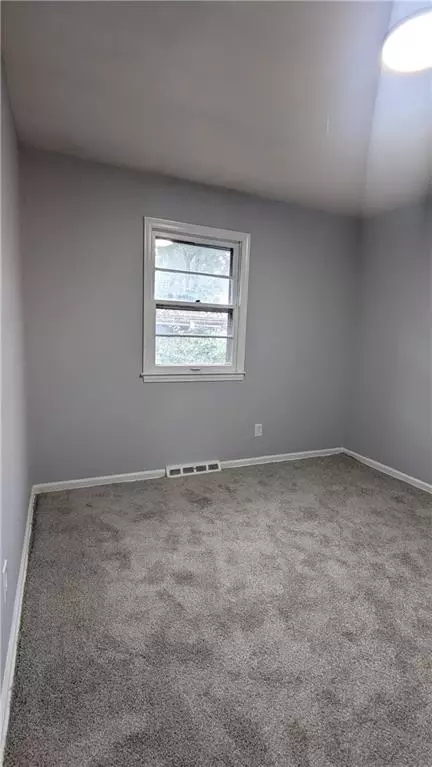 Bedroom - 4002 S Hocker Ave, Independence, MO 64055 photo 5 of 6