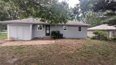 Exterior - 4002 S Hocker Ave, Independence, MO 64055 photo 4 of 4