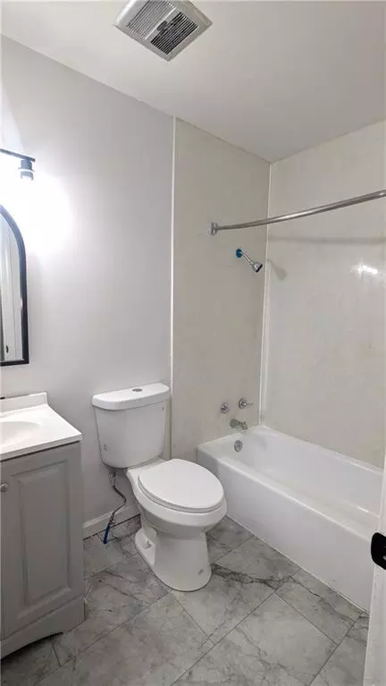 Bath - 4002 S Hocker Ave, Independence, MO 64055 photo 1 of 7
