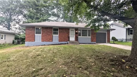 Exterior - 4002 S Hocker Ave, Independence, MO 64055 photo 1 of 4