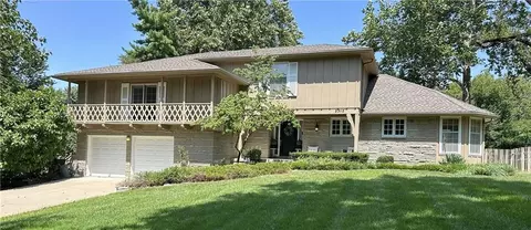2312 W 98th St, Leawood, KS 66206