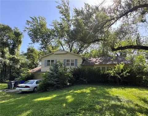 1212 N Leeview Dr, Olathe, KS 66061