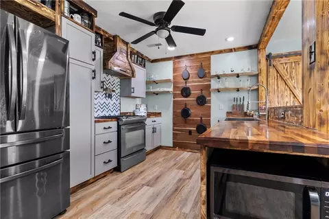 Kitchen - 395 NW 1101st Rd, Centerview, MO 64019 photo 4 of 6