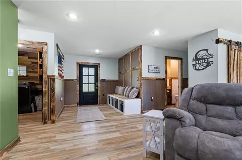 Entry Way - 395 NW 1101st Rd, Centerview, MO 64019 photo 5 of 7