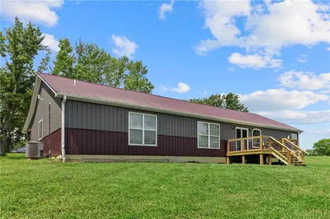 Exterior - 395 NW 1101st Rd, Centerview, MO 64019 photo 14 of 16