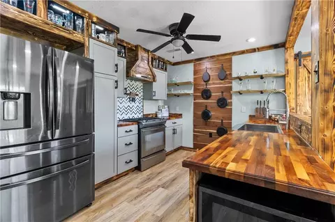 Kitchen - 395 NW 1101st Rd, Centerview, MO 64019 photo 1 of 6