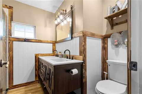 Bath - 395 NW 1101st Rd, Centerview, MO 64019 photo 3 of 8