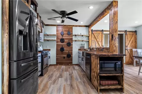 Kitchen - 395 NW 1101st Rd, Centerview, MO 64019 photo 5 of 6