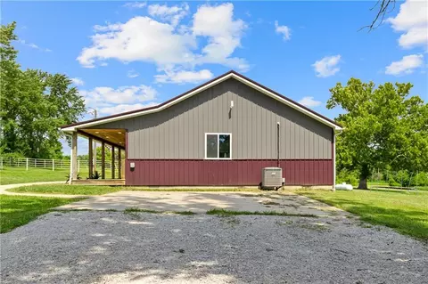 Exterior - 395 NW 1101st Rd, Centerview, MO 64019 photo 15 of 16