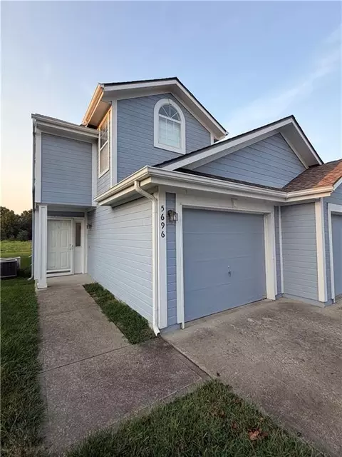 5696 NW Plantation Ln #174 A, Lees Summit, MO 64064