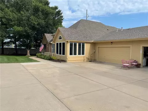 15261 S Symphony Dr #3503, Olathe, KS 66062