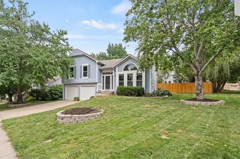 22012 W 48th St, Shawnee, KS 66226