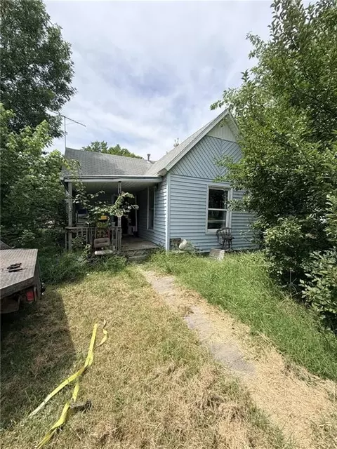 106 N Main St, Chilhowee, MO 64733